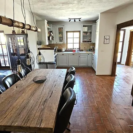 Crogo Avena Villa Barat (Porec)
