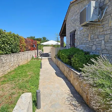 Crogo Avena Barat (Porec)