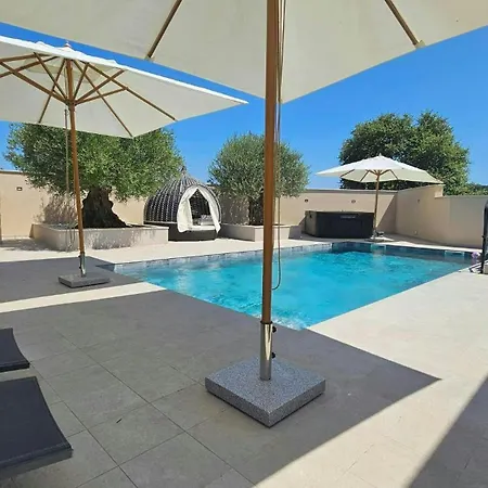 Crogo Avena Villa
