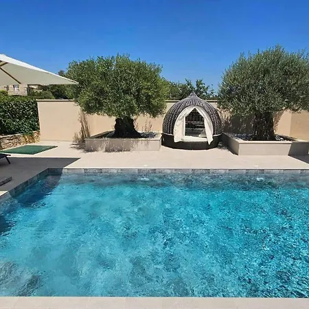 Crogo Avena Villa