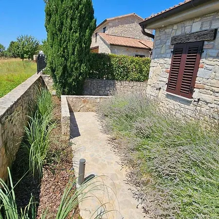 Crogo Avena Villa Barat (Porec)